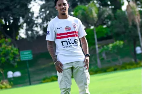 الزمالك يعلن وصول البرازيلي خوان ألفينا إلى ميت عقبة (صور)
